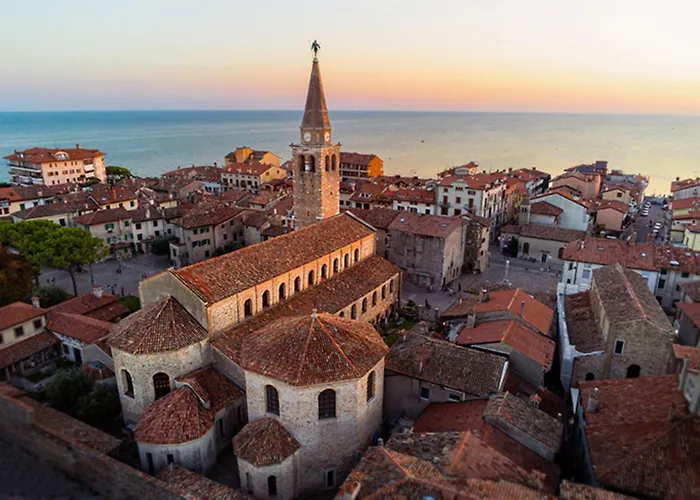 公寓 Family Friendly Vacation With A Balcony